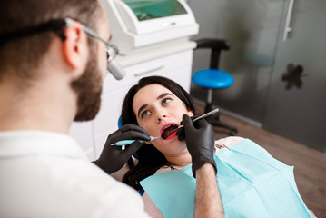 Fototapeta na wymiar Dentist examining a patient's teeth in the dentist.