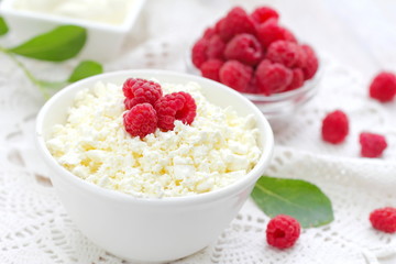 Cottage cheese with fresh raspberry