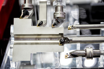 Industrial milling metal cutting tool with high precision work piece