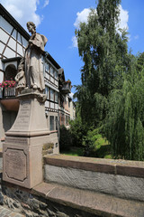 Fototapeta premium Statue auf einer Brücke in Bensheim, Hessen