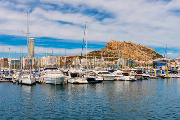 Fototapeta na wymiar Marina and Skyline of Alicante Spain