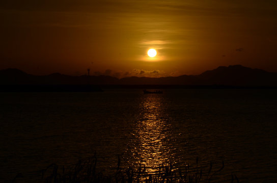 enjoy the sunset and sunrise in aceh 