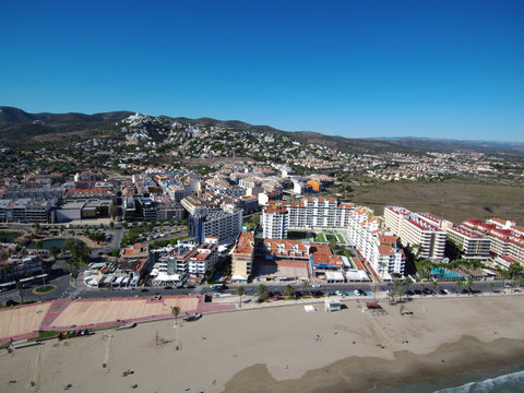 Peñiscola desde el aire. Pueblo de Castellon en la Comunidad Valenciana, España. Fotografia con Drone