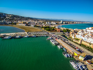 Fototapeta premium Peñiscola desde el aire. Pueblo de Castellon en la Comunidad Valenciana, España. Fotografia con Drone