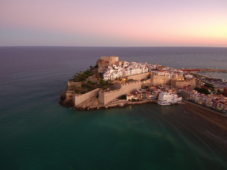 Pe&ntilde;iscola desde el aire. Pueblo de Castellon en la Comunidad Valenciana, Espa&ntilde;a. Fotografia con Drone