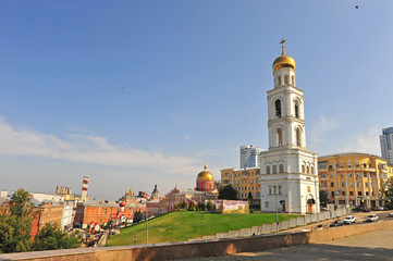 Fototapeta na wymiar Old church in Samara city center