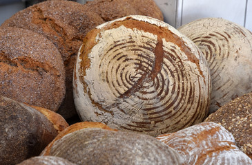 Holzofenbrot; Bauernbrot; farmhouse bread; loaves of bread;