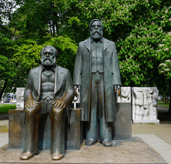 Fototapeta na wymiar Marx-Engels-Forum in Berlin-Mitte