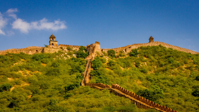 Fortress defending Alwar up on the ridge with long cannons positioned at regular intervals along the castle wall