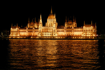 Naklejka premium amazing night view of parliament building and river and city lights in Budapest city, travel concept, space for text