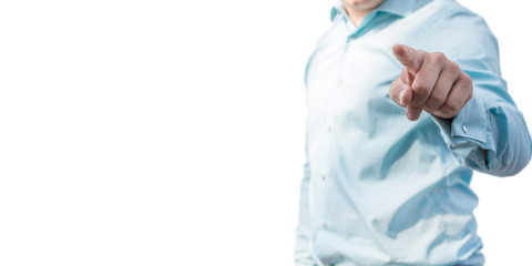 Mann im Hemd mit gestreckten Zeigefinger und Textfreiraum als Vorlage