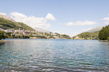St. Moritz, St. Moritzersee, Bergsee, Seenplatte, Oberengadin, Engadin, Alpen, Graubünden, Wanderweg, Uferweg, Wassersport, Malojawind, Segelkurs, Sommer, Schweiz