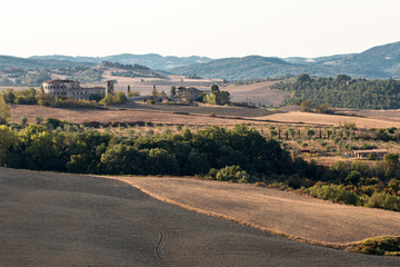 Fototapeta na wymiar panorama d'un payage sauvage de toscane