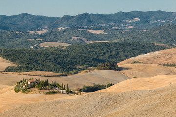 panorama d'un payage sauvage de toscane