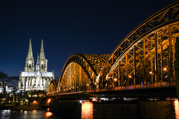 Fototapeta premium Kölner Dom bei Nacht