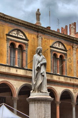 Fototapeta premium Statue of Dante Alighieri in Verona, Italy