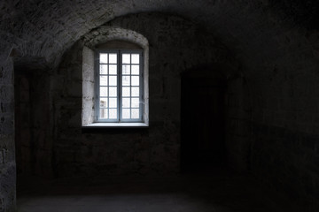 Fototapeta na wymiar Fenster im Fort de Joux: Eine Festung in Frankreich an der Grenze zur Schweiz
