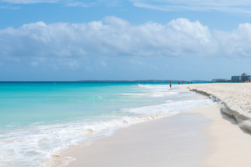 Fototapeta na wymiar Aruba - beach walkers Eagle Beach