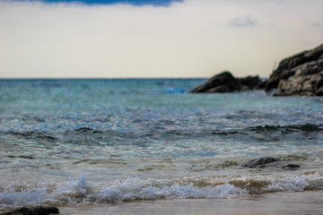 Big stone, little Have by the sea It is often seen by tourists. It is beautiful in nature.