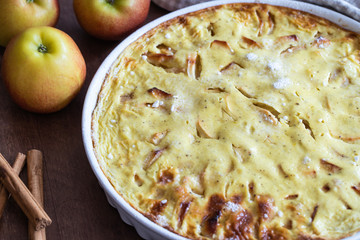 Herbstlicher Apfelkuchen frisch aus dem Ofen