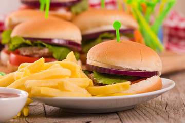 Mini burgers. 
