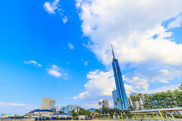Obraz premium 青空の福岡タワー