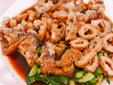 Thai stewed pork leg and chitterlings with five spices.