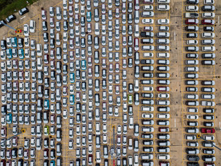 Fototapeta na wymiar Top view of many new car lined up in row waiting send to dealer outside an automobile factory and waiting for export to other country.