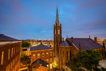 Fototapeta na wymiar Holy Cross Church at night, in Federal Hill, Baltimore, Maryland