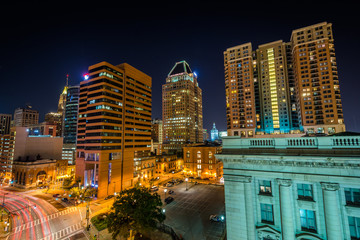 Fototapeta premium Lombard Street at night, in downtown Baltimore, Maryland