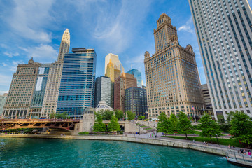 Fototapeta na wymiar Skyscrapers along the Chicago River, in Chicago, Illinois