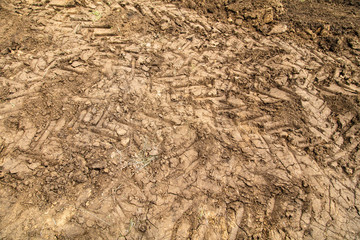 Naklejka premium Traces of large wheels on the ground