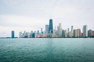 Fototapeta premium Panoramę Chicago widzianą z North Avenue Beach w Chicago, Illinois.