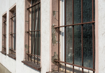 Fototapeta na wymiar vergitterte Fenster