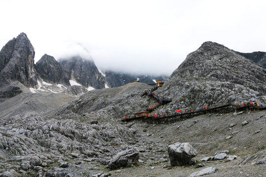 Yulong 이미지 찾아보기 2,777 스톡 사진, 벡터 및 비디오 Adobe Stock