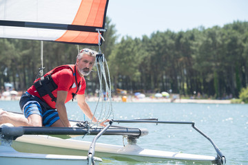 Obraz premium man in a sailing vessel