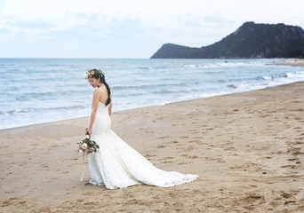 Fototapeta na wymiar Beautiful bride by the sea
