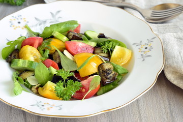 Baked eggplant with tomatoes, cucumbers, arugula and walnuts