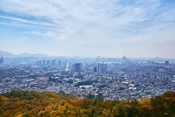Fototapeta na wymiar Seoul cityscape, the contrast view between city and nature