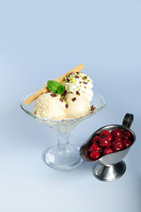 Eis mit Kirschen separat