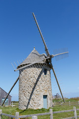 Fototapeta na wymiar Moulin à vent de Trouguer à Cleden Cap Sizun