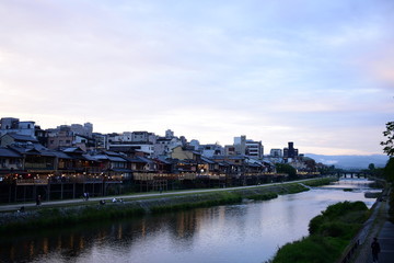 Fototapeta na wymiar 夕暮れ時の京都