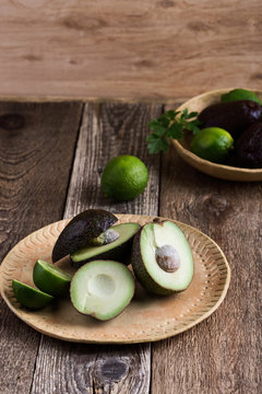 Fresh halved avocado on ceramic plate