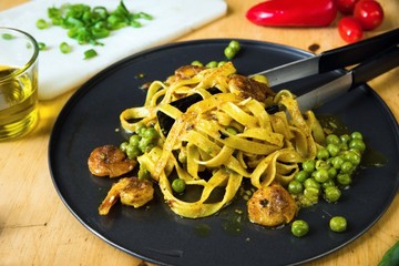 Tagliatelle with shrimps and peas.