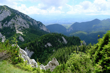 Rumunia, Karpaty Rumuńskie - widoki z masywu górskiego Piatra Craiului © Iwona
