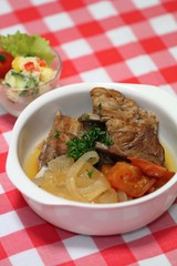 スペアリブのビネガー煮とポテトサラダ