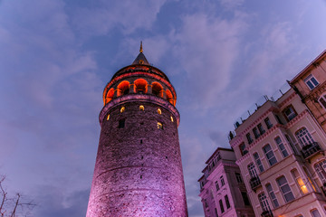Obraz premium Night view over Galata Tower(Turkish: Galata Kulesi) (Galata Kulesih) Christea Turris is a medieval famous landmark stone tower architecture, in beyoglu, Istanbul.ISTANBUL/TURKEY- FEBRUARY 18,2017