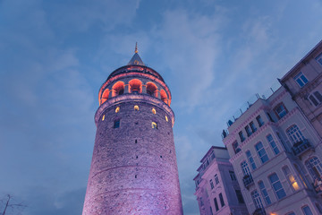 Obraz premium Night view over Galata Tower(Turkish: Galata Kulesi) (Galata Kulesih) Christea Turris is a medieval famous landmark stone tower architecture, in beyoglu, Istanbul.ISTANBUL/TURKEY- FEBRUARY 18,2017