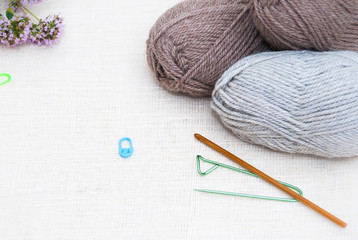 Knitting wool yarn and knitting needles