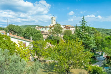 Fototapeta na wymiar village de Provence 